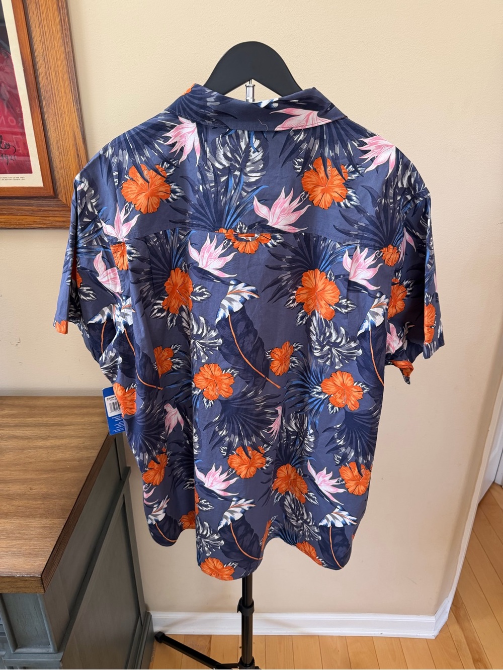 Hurley Men’s XXL Blue Hibiscus Floral Hawaiian Button Up Shirt NWT - Picture 2 of 7